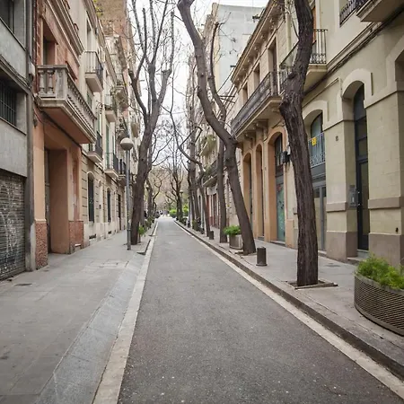 E2mai1047- Fantastic Next To Sagrada Familia * Barcelone